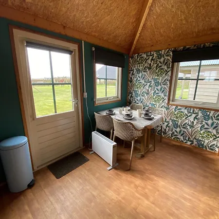 Boerencamping Duinzoomhoeve - Hooiberghut Dore * Den Helder