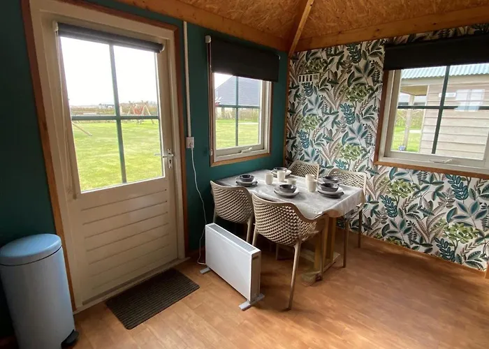 Boerencamping Duinzoomhoeve - Hooiberghut Dore * Den Helder